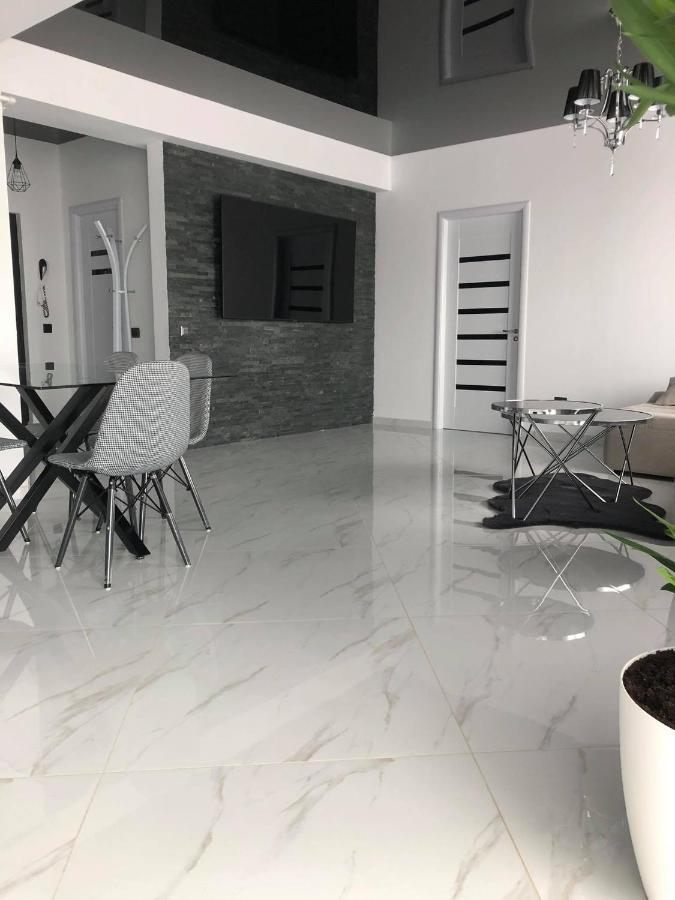 Beach Luxury Mamaia
